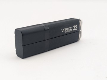 Б/в Usb-флешка Verico 32gb usb2.0 01-201002071
