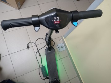 Б/в Самокат Giant es2 led max 01-201018276
