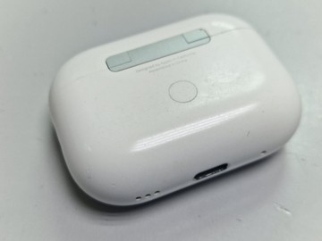 Б/в Навушники Apple airpods pro 2nd generation with magsafe charging case usb-c 01-201037813