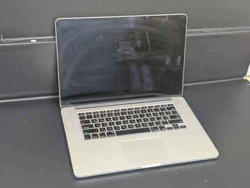 Б/в Ноутбук Apple macbook pro a1398 /екр 15,4 /core i7 2,3ghz /ram 16gb /ssd 256gb /intel iris pro 01-201121266