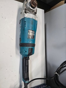 Б/в Кутова шліфмашина Makita ga9030rf01 01-201106955