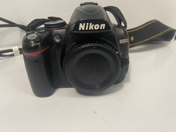 01-200560595: Nikon d3000 body