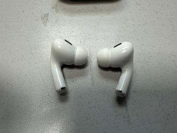 01-200789230: Apple airpods pro 2nd generation with magsafe charging case usb-c