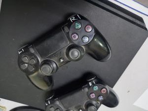 01-200794620: Sony playstation 4 slim 1tb