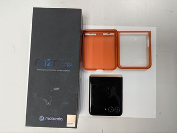 Б/в Мобільний телефон Motorola razr 50 ultra 12/512gb 01-200826017