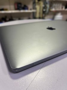 Б/в Ноутбук Apple екр. 15,4/ core i7 2,7ghz/ ram16gb/ ssd512gb/ amd pro455 2gb/touch bar 01-200844819