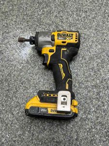 Б/у Шуруповерт Dewalt dcf887 1акб 2ah зп 01-200854968