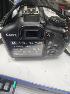 Б/у Фотоаппарат Canon eos 1300d / ef-s 18-55mm f/3,5-5,6 is ii 01-200888272