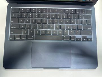 Б/у Ноутбук Apple macbook air 13.6/ m2 / ram 16gb/ ssd 256gb/ gpu 8 core 01-200889094