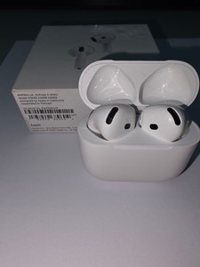 Б/в Навушники Apple airpods 4 with active noise cancellation 01-200924395