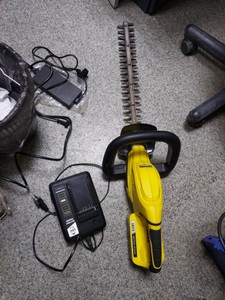 Б/в Акумуляторний кущоріз Karcher hge 18-45 battery / 2акб 2,5ah / зп 01-200972399