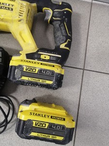 Б/в Перфоратор Stanley fatmax sfmch900 / 2акб 4ah / зп 01-200988797