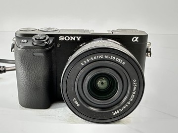 Б/в Фотоапарат Sony alfa a6400/ e pz 16-50mm f/3.5-5.6 oss ii 01-201132080