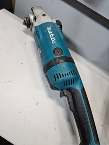 Б/в Кутова шліфмашина Makita ga9030rf01 01-201106955