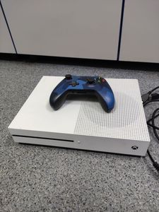 01-200582156: Microsoft xbox one s 1tb