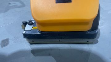 Б/у Підлогомиюча акумуляторна машина Taski swingo 350 01-200749704