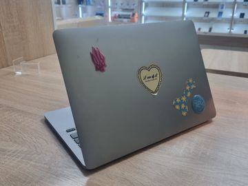 01-200789228: Apple macbook pro/13.3/ core i5 1,4ghz/ ram8gb/ ssd256gb/ iris plus 645/ retina, truetone, touch bar