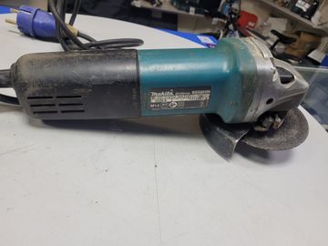 01-200744515: Makita 9558hn