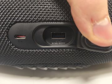 01-200801828: Jbl charge 5