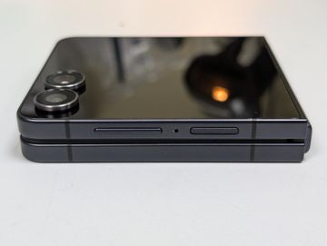 Б/в Мобільний телефон Samsung galaxy flip7 12/256gb 01-200885287