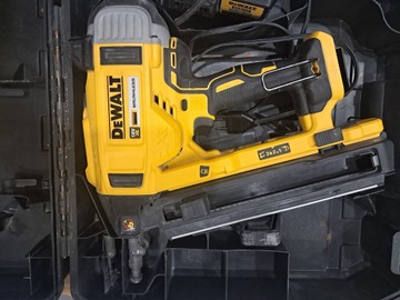 Б/у Степлер под гвозди Dewalt dcn890 1акб 5ah зп 01-200924635