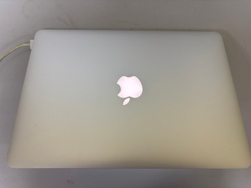 Б/в Ноутбук Apple macbook pro /a1502 /екр 13,3 /core i5 2.7ghz /ram8gb /ssd256gb /intel iris 1536mb 01-200937620