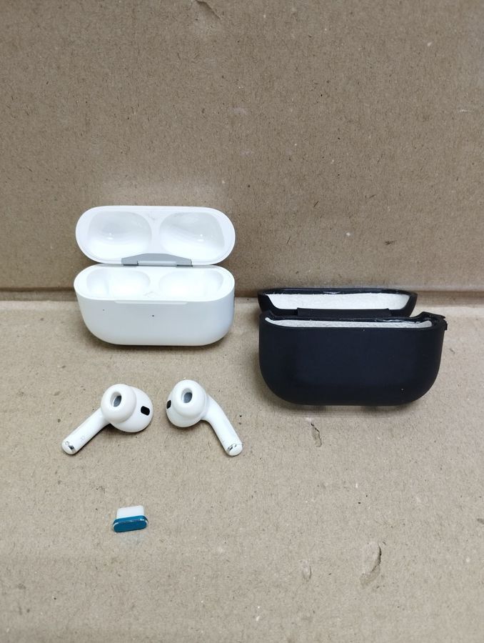 airpods pro 2nd generation with magsafe charging case usb-c