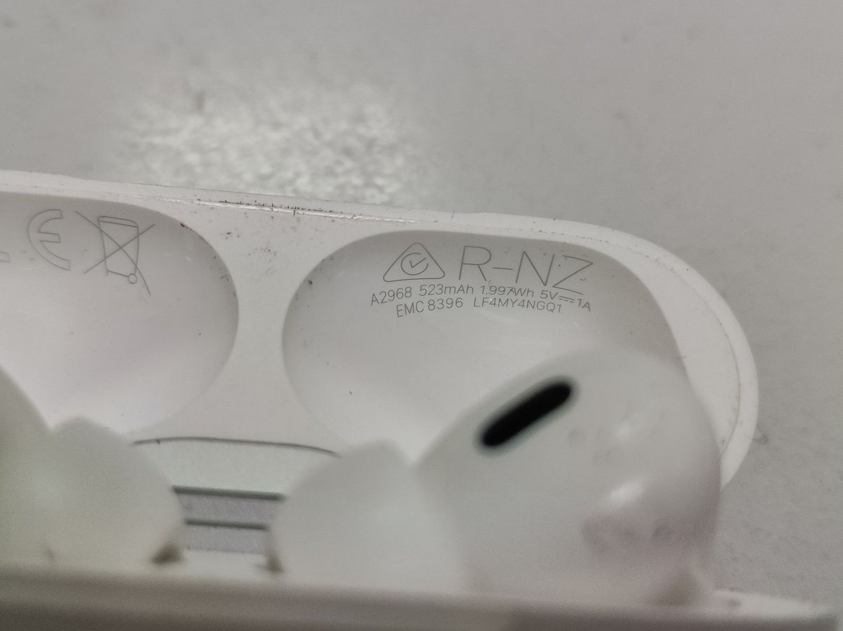 airpods pro 2nd generation with magsafe charging case usb-c