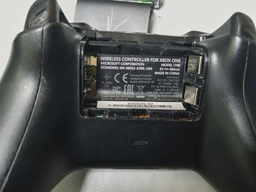 01-200605081: Microsoft xbox one s 1tb