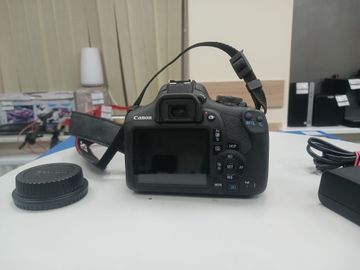 01-200764188: Canon eos 2000d / ef-s 18-55mm f/3.5-5.6 is ii