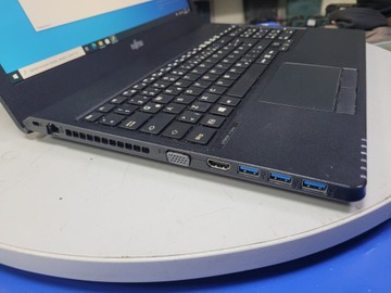 Б/в Ноутбук Fujitsu 15/core i5 7200u ddr3/4gb ddr3/ssd 120 gb/*інтегрована 01-200927214