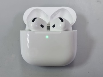 Б/в Навушники Apple airpods 4 with active noise cancellation 01-201035438