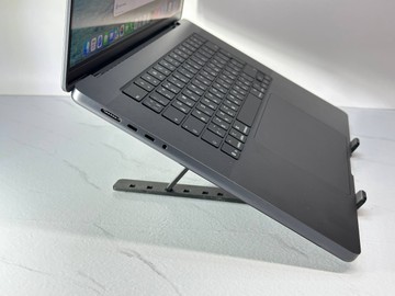 Б/у Ноутбук Apple macbook pro 16 a3429 / apple m5 max / ram 48gb / ssd 2tb / 40 core gpu 01-201103840