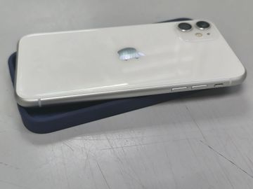 Б/в Мобільний телефон Apple iphone 11 64gb 01-200817077