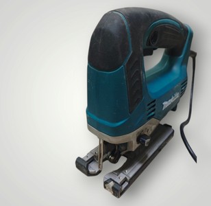 Б/в Електролобзик Makita jv0600k 01-200991237