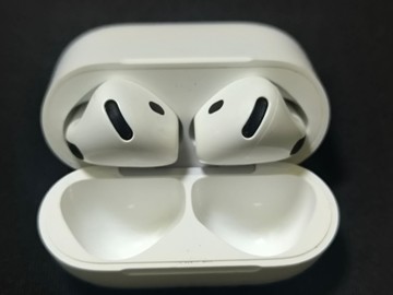 Б/у Навушники Apple airpods 4 01-201098108