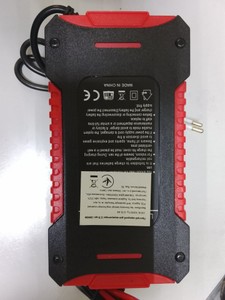Б/в Автомобільний зарядний пристрій Battery Charger 104404 01-201112783
