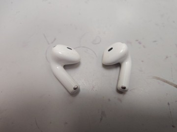 Б/в Навушники Apple airpods 4 01-201122634