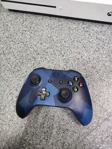 01-200582156: Microsoft xbox one s 1tb