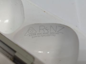 01-200629399: Apple airpods 4