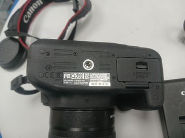 01-200764188: Canon eos 2000d / ef-s 18-55mm f/3.5-5.6 is ii