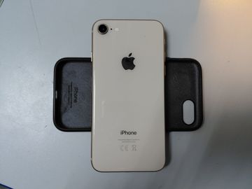Б/в Мобільний телефон Apple iphone 8 64gb 01-200814933