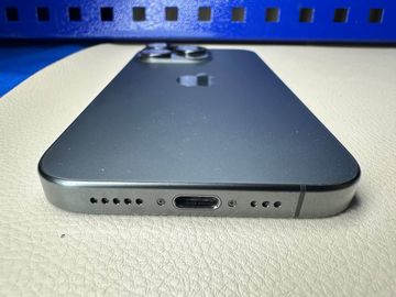 Б/у Мобильный телефон Apple iphone 15 pro 512gb 01-200854894