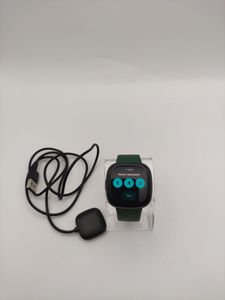 Б/в Смарт-годинник Fitbit versa 4 beet juice/copper 01-200887665