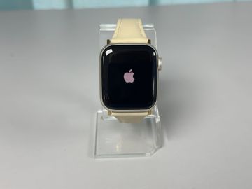 Б/в Смарт-годинник Apple watch se 2 gps + cellular 40mm aluminum case 01-200915551