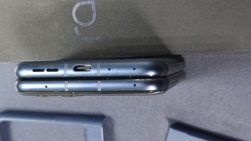 Б/в Мобільний телефон Motorola razr 60 8/256gb 01-200930603