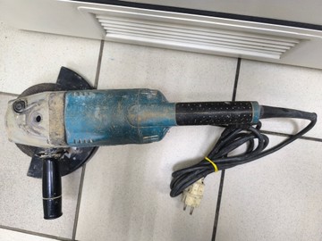 Б/у Угловая шлифмашина Makita ga9020 01-201016940