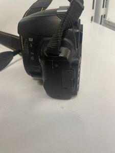 01-200560595: Nikon d3000 body