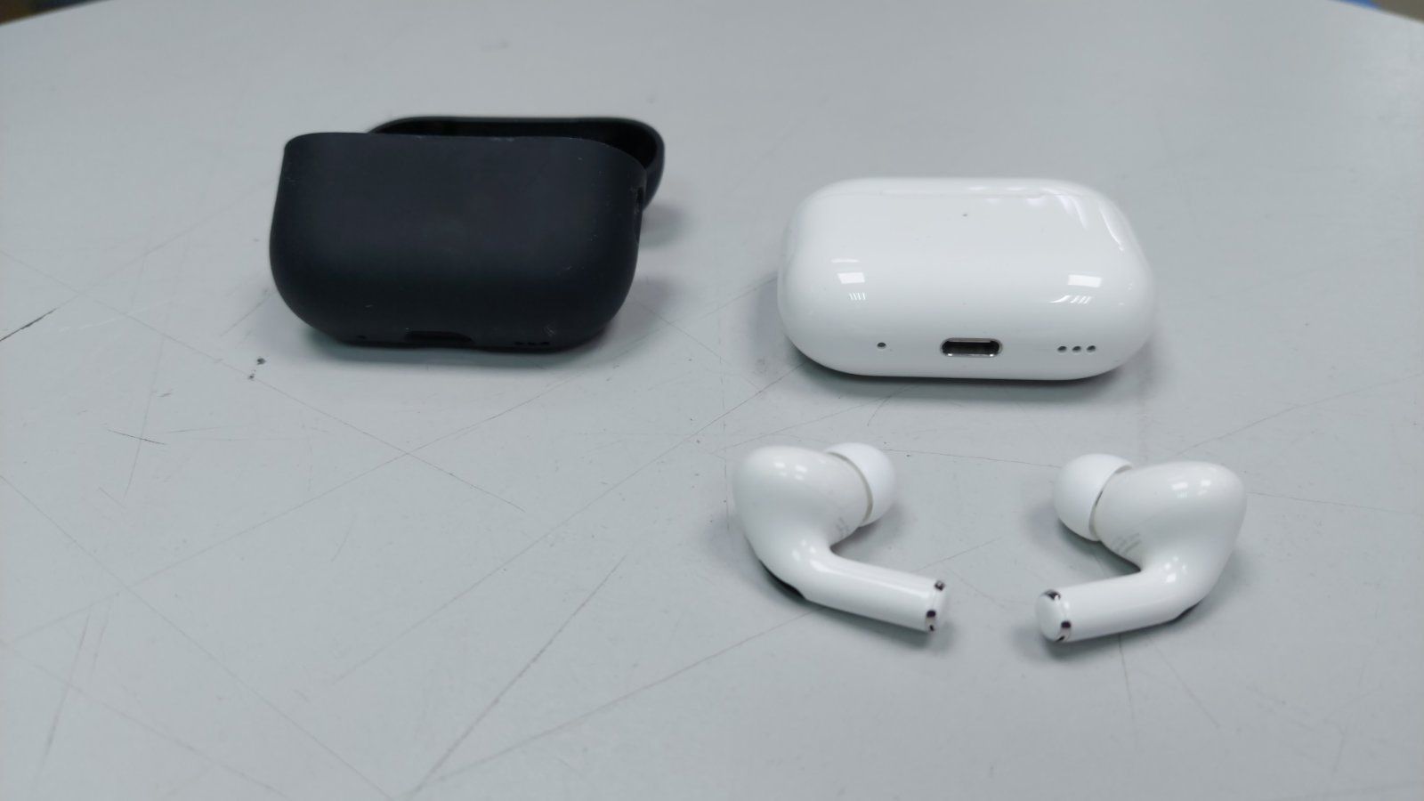 airpods pro 2nd generation with magsafe charging case usb-c