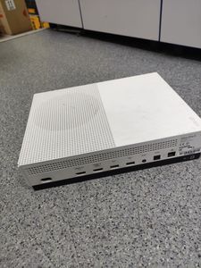 01-200582156: Microsoft xbox one s 1tb